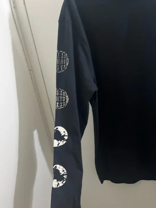 RVCA Black Long-Sleeve Graphic Tee with White Sleeve Motifs - Picture 6 of 8